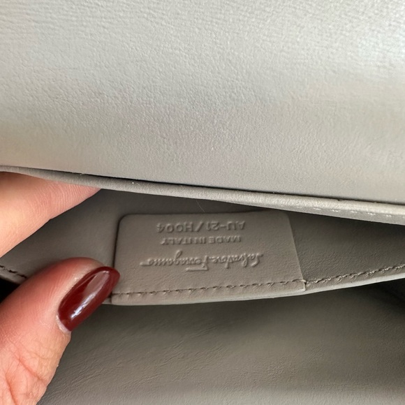 Ferrragamo shoulder Bag - Picture 5 of 8